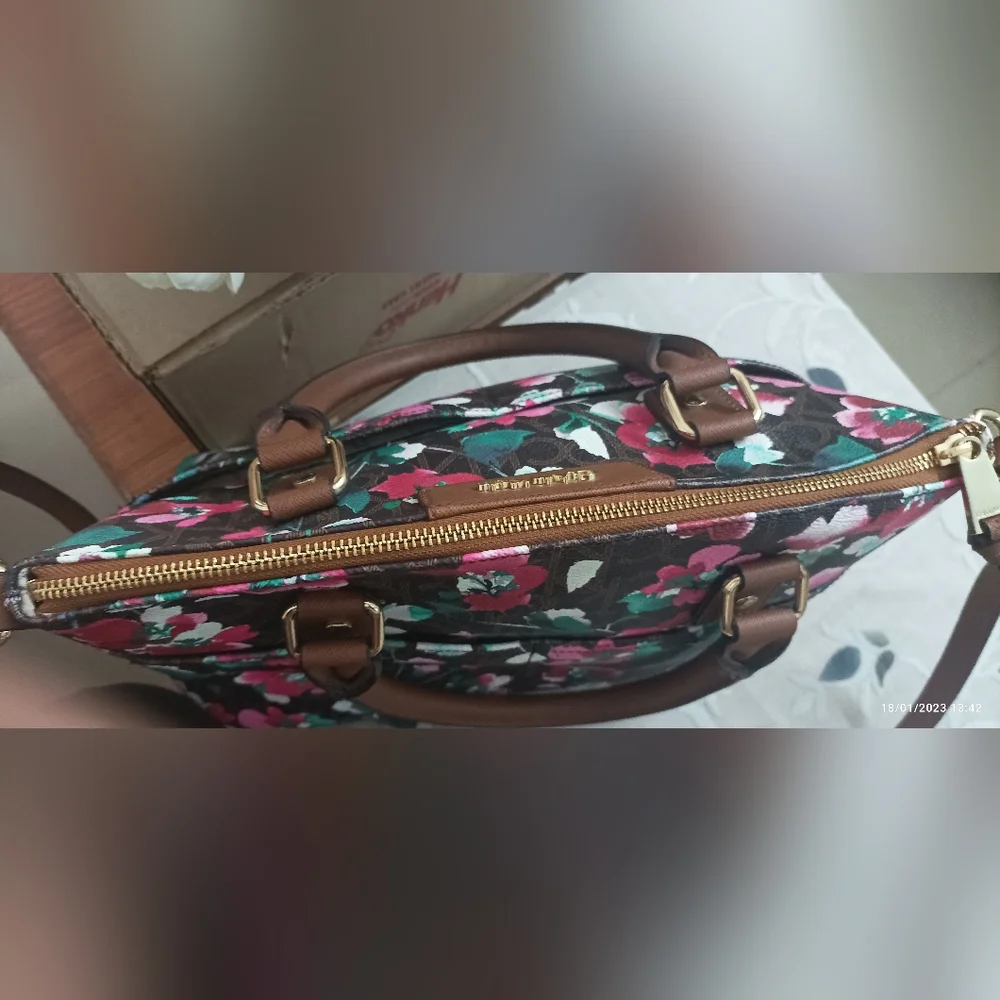 Authentic Calvin Klein coated PVC signature floral satchel cum crossbody bag - Picture 7 of 12
